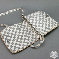 Женская  сумка-планшет  из кожзама с клапаном белая 002