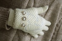 Вязаные белые женские перчатки-митенки Shust Gloves