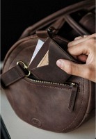 Мужская кожаная сумка-бочонок BlankNote Harper «Орех»